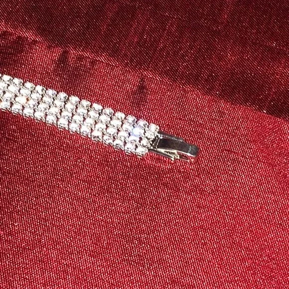 6/$20 Rhinestones bracelet - Picture 3 of 4
